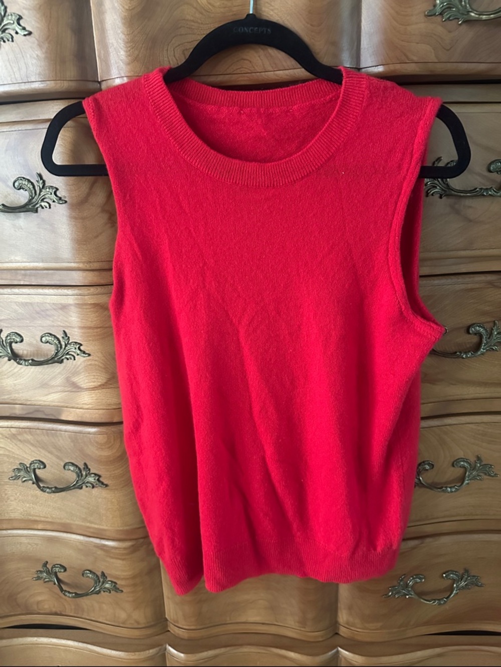 Women’s Red cashmere sleeveless sweater